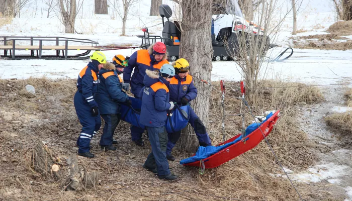 Хищник, Лось и вертушка: спасатели в Барнауле отработали действия при ЧС. Фото