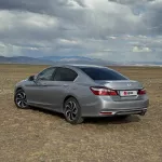 Седан бизнес-класса с люком и кожаным салоном продают в Горно-Алтайске. Фото