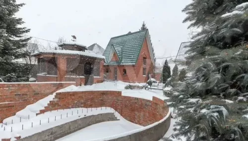 Особняк с бассейном, спортзалом и зимним садом продают в Барнауле за 43,5 млн. Фото