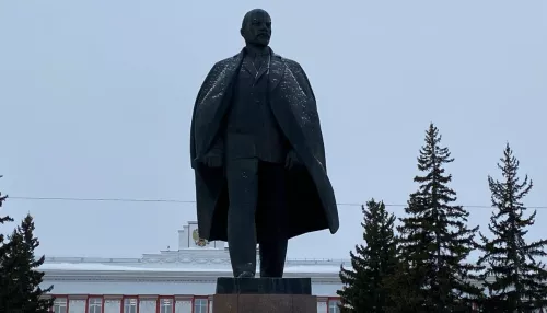 В сжатые сроки: как будут ремонтировать главный памятник Ленину в Барнауле. Фото