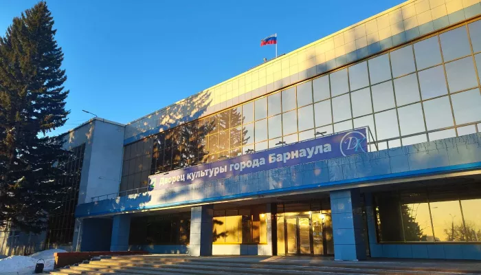 Между парком и ДК: в Барнауле предлагают застроить участок с аварийными деревьями