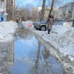 Дороги в городах Алтайского края топит под весенним солнцем