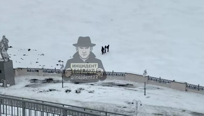 Трое подростков решили дойти до середины замерзшей Оби в Барнауле