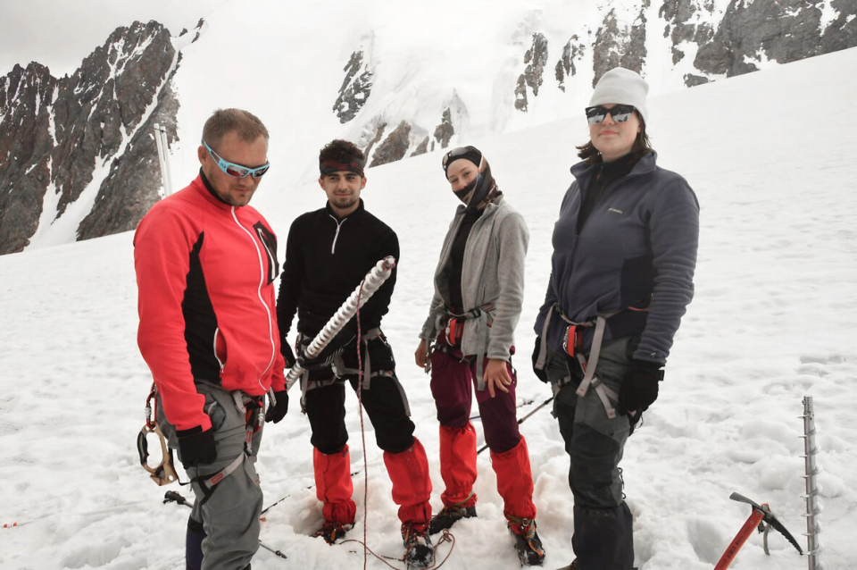Гляциологи проводят исследования в Горном Алтае