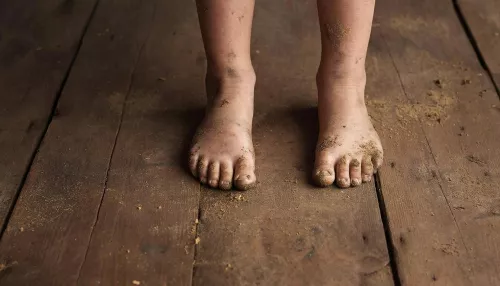 Девочку-маугли нашли в многодетной российской семье