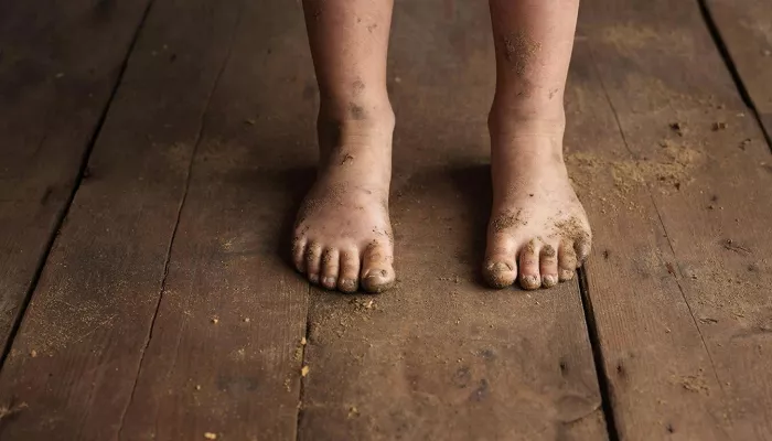 Девочку-маугли нашли в многодетной российской семье