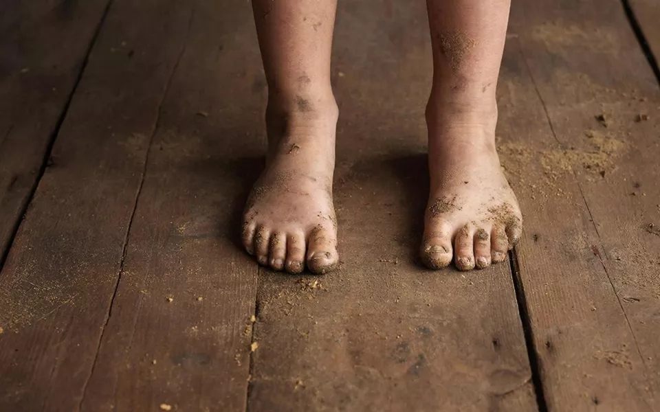 Девочку-маугли нашли в многодетной российской семье