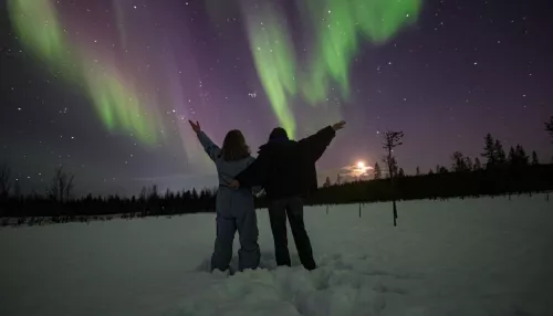 Интенсивные северные сияния озарили небо в разных регионах России. Сказочные фото