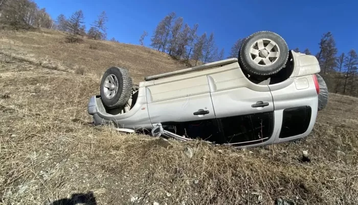 Два человека пострадали в аварии с перевертышем в Республике Алтай