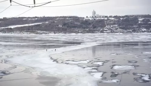 Исчезли на льду Волги: в Ульяновске ищут двух подростков, переходивших реку. Фото