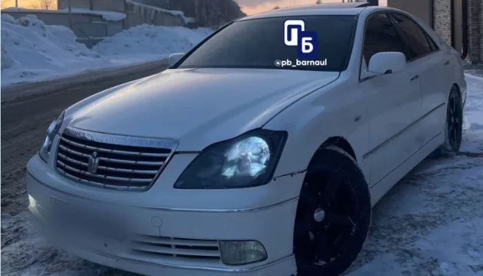 Соцсети: двое мужчин напали на продавца авто и угнали машину у кафе Грани Алтая