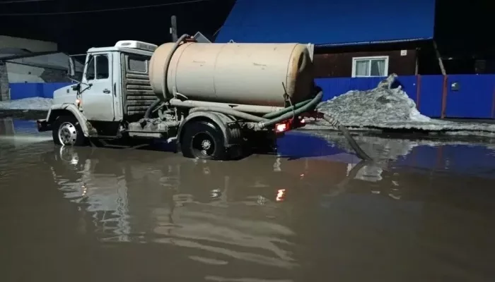 Власти Бийска выделили почти 6 млн рублей на откачку талых и дождевых вод