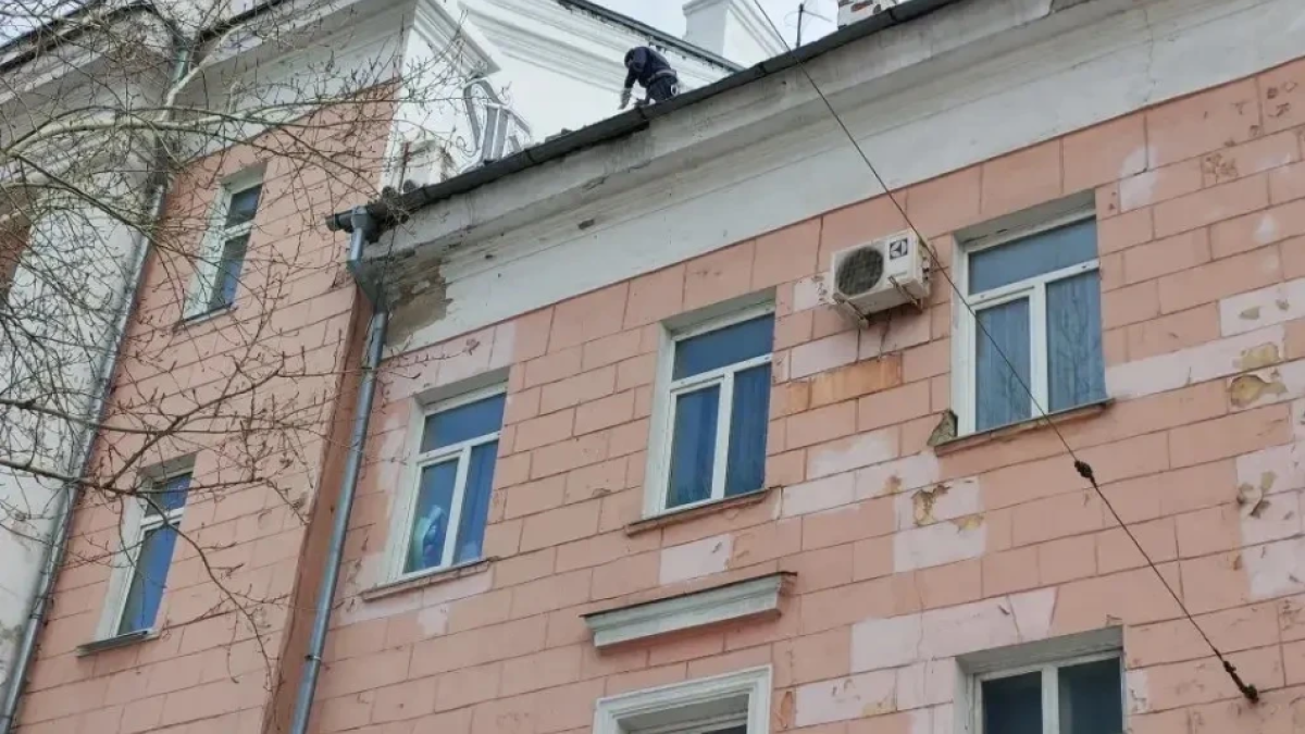 Работы на крыше дома на проспекте Ленина, 85