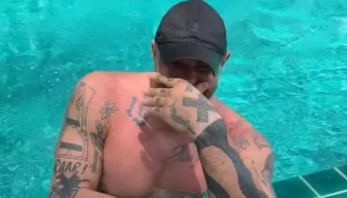 Певица Слава отдыхает на Мальдивах в компании мускулистого спутника. Фото