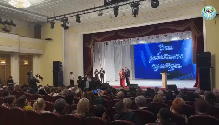 Глава Республики Алтай вручил награды работникам культуры региона