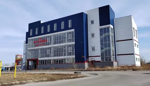 Четырехэтажный бизнес-центр с арендаторами продают в Барнауле. Фото