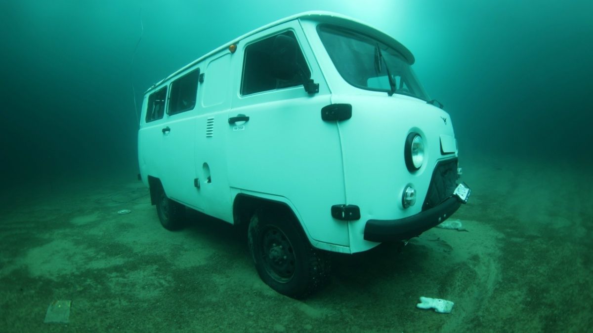 Затонувший автомобиль