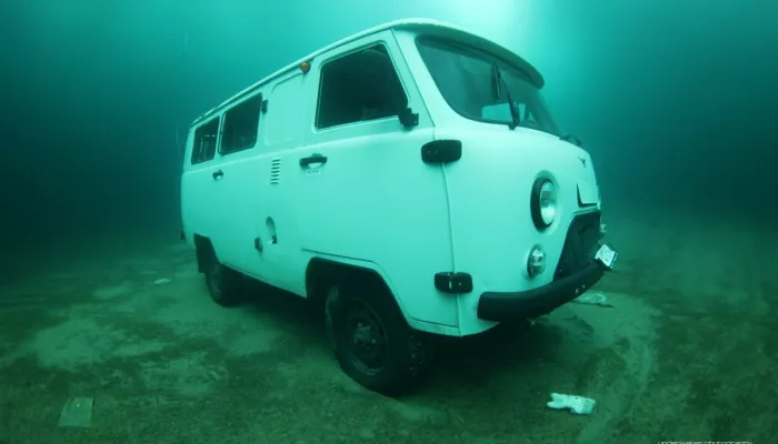 Появилось фото затонувшего вместе с туристами УАЗа на Байкале