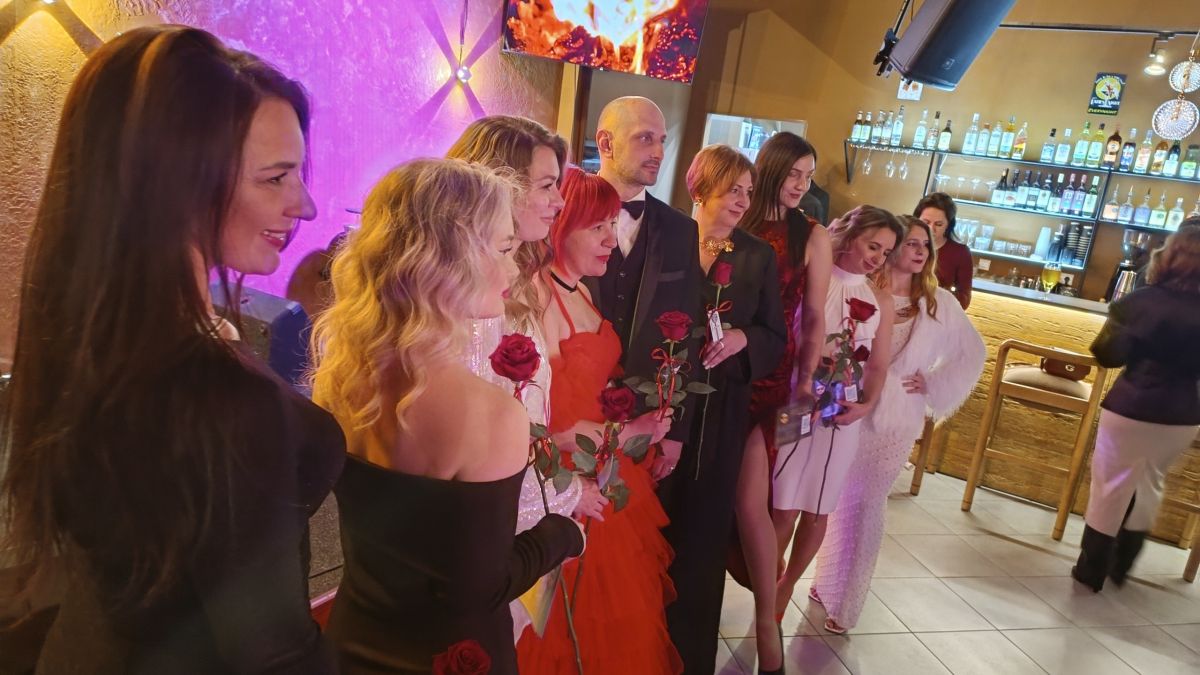 Участники шоу "Холостяк в Птичке"