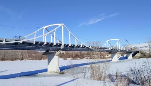 Раньше досрочного: как выглядит мост между двумя Алтаями, который запустят уже летом