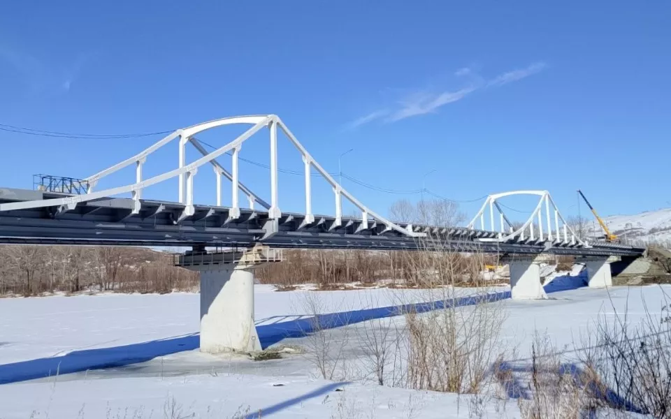 Раньше досрочного: как выглядит мост между двумя Алтаями, который запустят уже летом