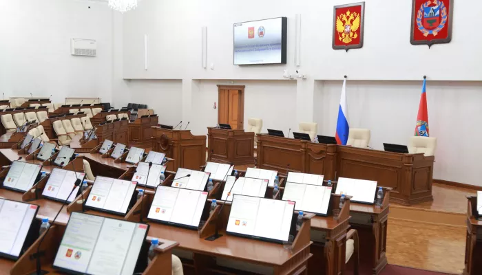 Депутаты АКЗС обменялись колкостями по поводу уголовок в отношении коллег из КПРФ