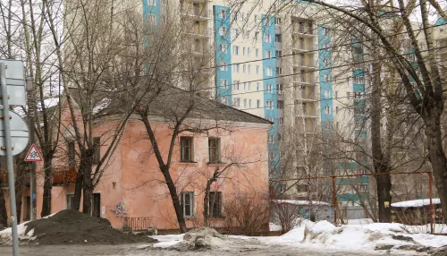 Между прошлым и будущим: как улицы барнаульского Потока встречают реновацию. Фото