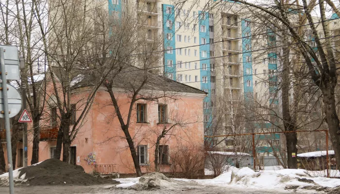 Между прошлым и будущим: как улицы барнаульского Потока встречают реновацию. Фото