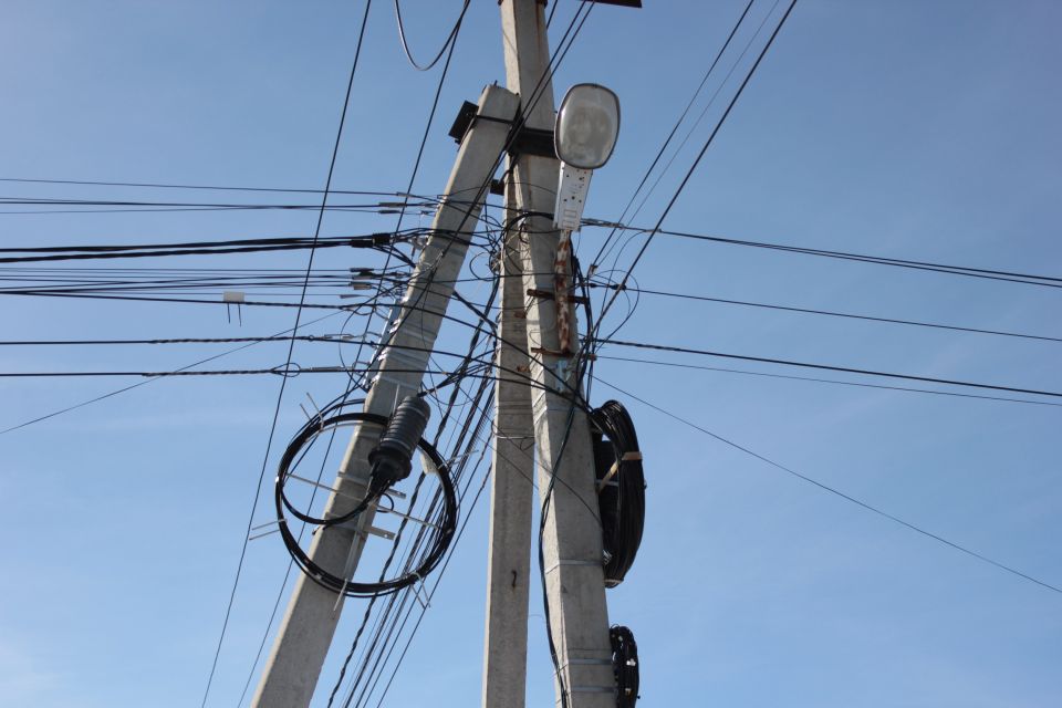 Энергетики проводят рейды по выявлению незаконно размещенных линий связи в Алтайском крае
