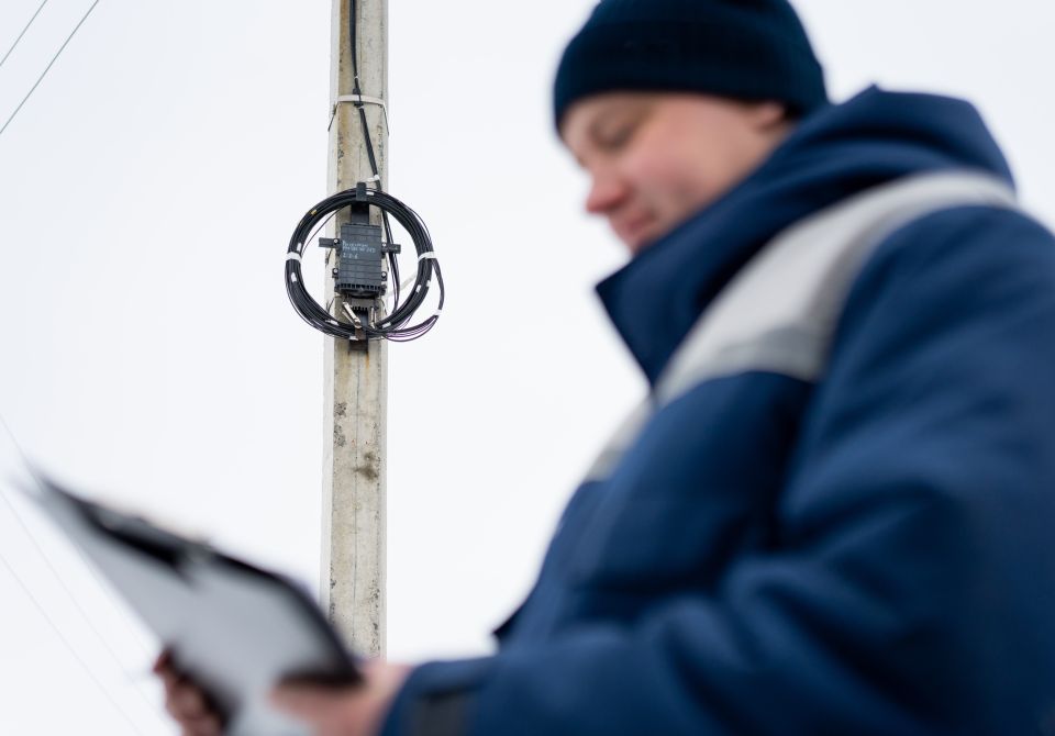 Энергетики проводят рейды по выявлению незаконно размещенных линий связи в Алтайском крае