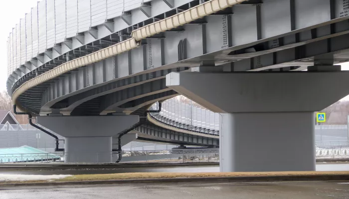 Клубок голых дорог: как новая развязка в Барнауле встретила ямочный сезон. Фото