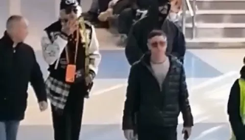 Филипп Киркоров закурил в помещении аэропорта Барнаула. Видео