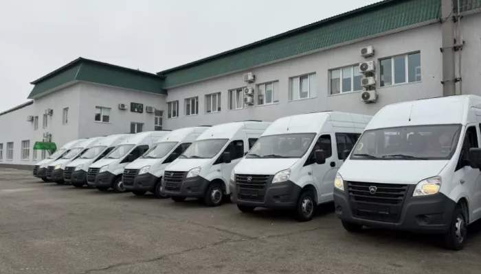 28 новых автобусов за 147 млн рублей передали городам и районам Алтайского края