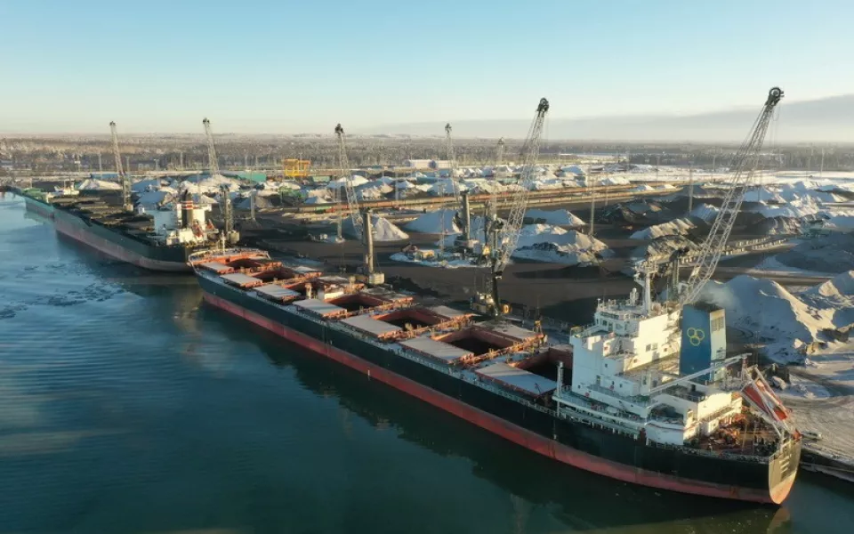 Пятая ночь подряд: дроны атаковали порт в Ленинградской области