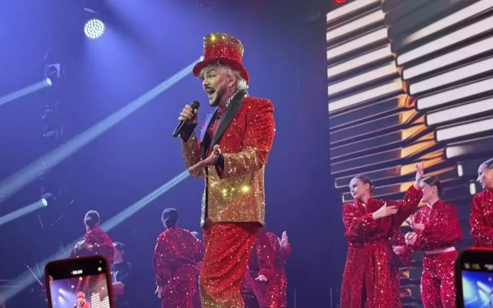 Киркоров объяснил, почему он позволил себе закурить в аэропорту Барнаула