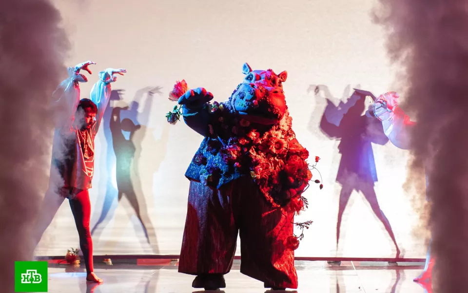 Стало известно, кто раскрыл себя и покинул шоу Маска за месяц до финала (12)