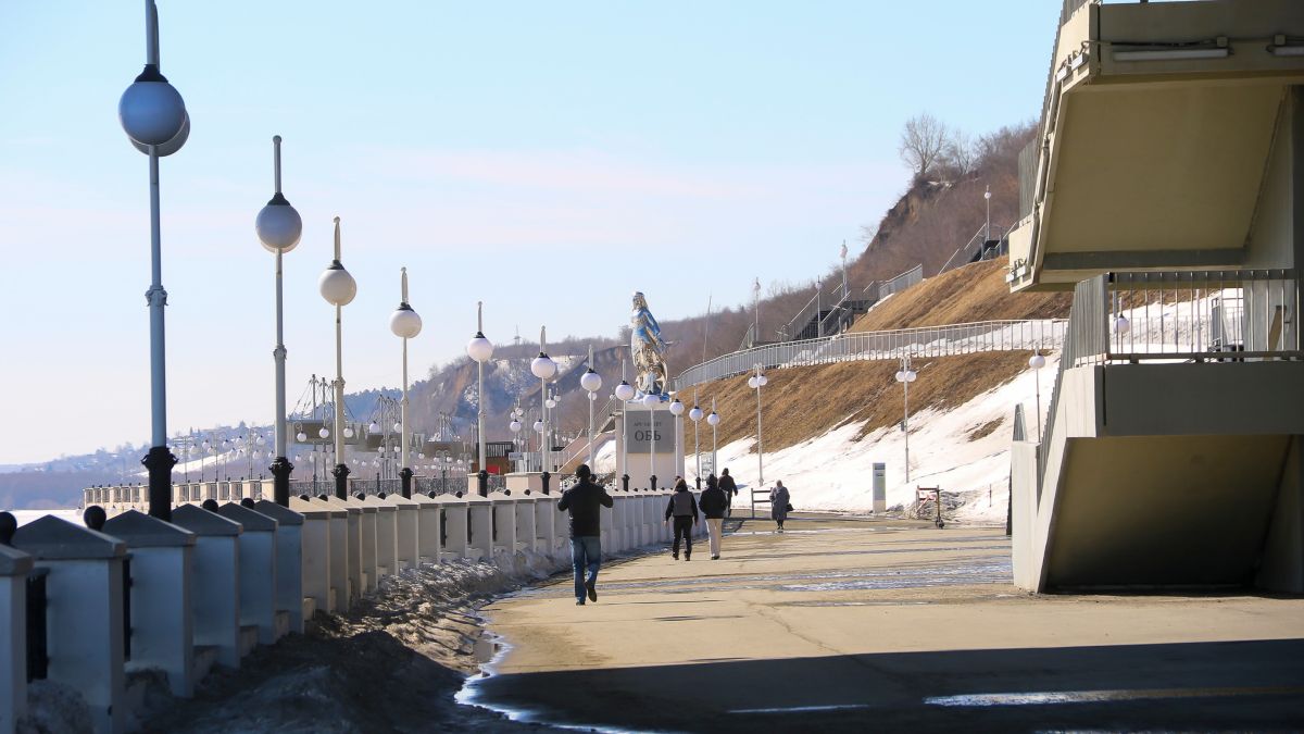 Погода. Весна. Набережная.
