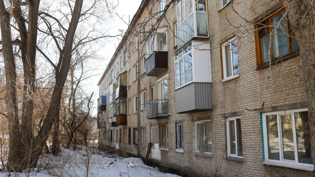 Аварийный дом на улице Тимуровская, 37 в Барнауле