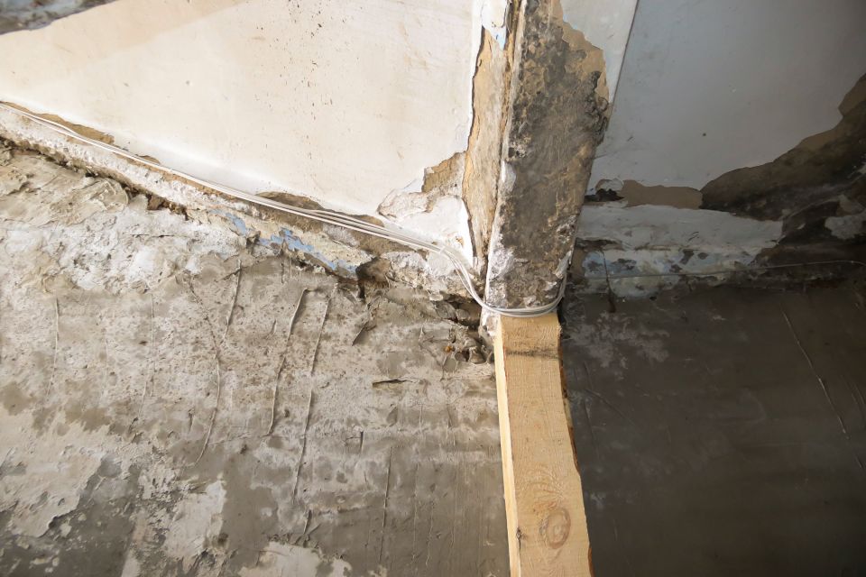 Аварийный дом на улице Тимуровская, 37 в Барнауле