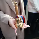 В России предложили ежегодно выплачивать по 15 тысяч рублей на каждого школьника