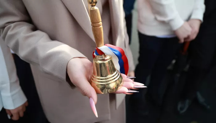 В России предложили ежегодно выплачивать по 15 тысяч рублей на каждого школьника