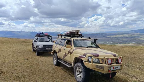 Подготовленный для туризма внедорожник из Арабских Эмиратов продают в Барнауле
