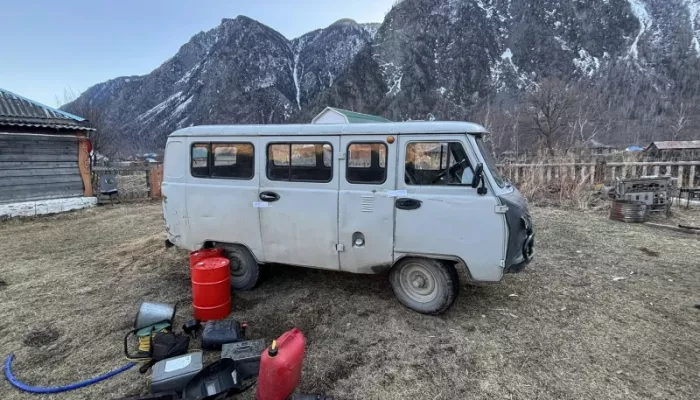 В Республике Алтай подростки на мотоцикле влетели во встречный УАЗ и пострадали