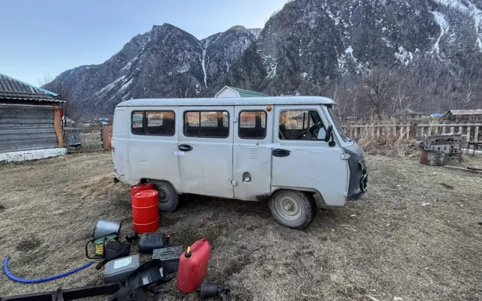 В Республике Алтай подростки на мотоцикле влетели во встречный УАЗ и пострадали