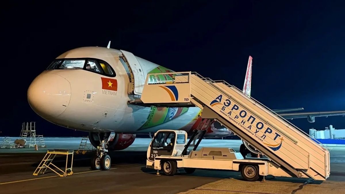 Самолет Airbus A321. Рейс в Камрань