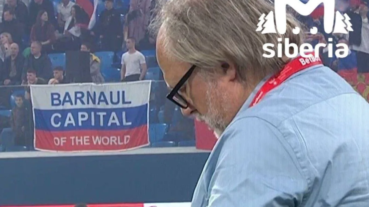 Флаг с фразой "Барнаул — столица мира"