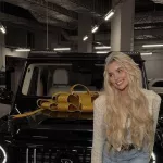 Предполагаемая избранница Тимати получила в подарок автомобиль за 60 млн рублей