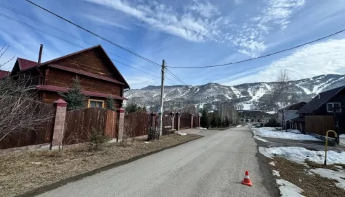 В Республике Алтай водитель Mazda Bongo сбил пожилого пешехода и скрылся