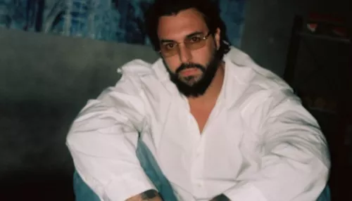 Телеведущий и подкастер Антон Штейн найден мертвым в гостинице: причина