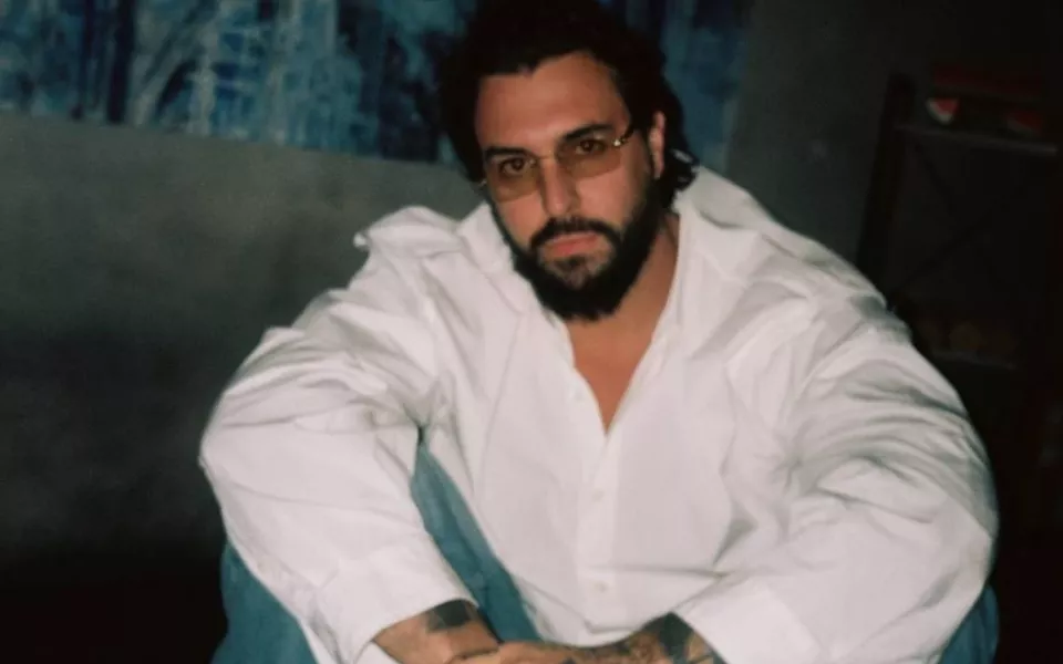 Телеведущий и подкастер Антон Штейн найден мертвым в гостинице: причина